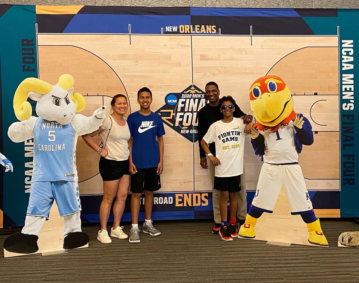 CoachPooh11's tweet photo. We’ve had a busy past 2 weekends…Family getaway to the Final Four in New Orleans and TU Athletic Hall of Fame weekend in Tulsa. #GoodTimes @CoachSheaSeals @dawkins_lou https://t.co/QBVQtkIbqu