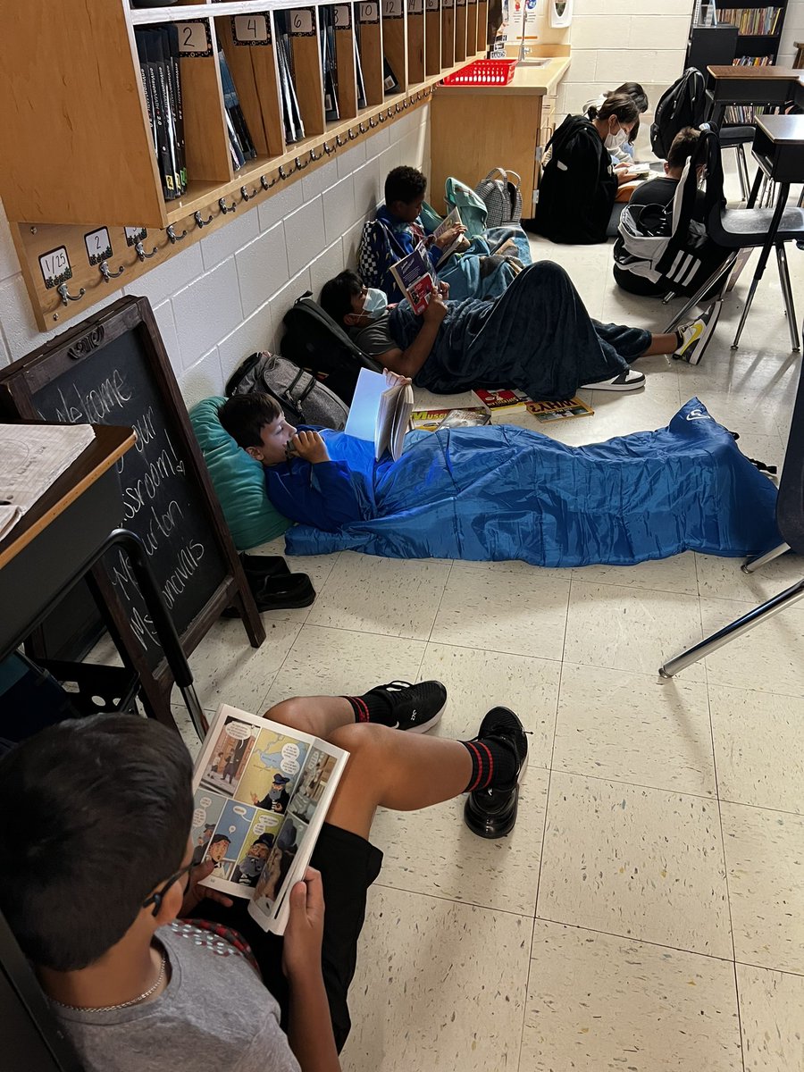 Burton5th's tweet photo. The kids had fun reading today.  #dropeverythingandread. @nisdelemelar @TurkReads https://t.co/TwSZd5QpPv