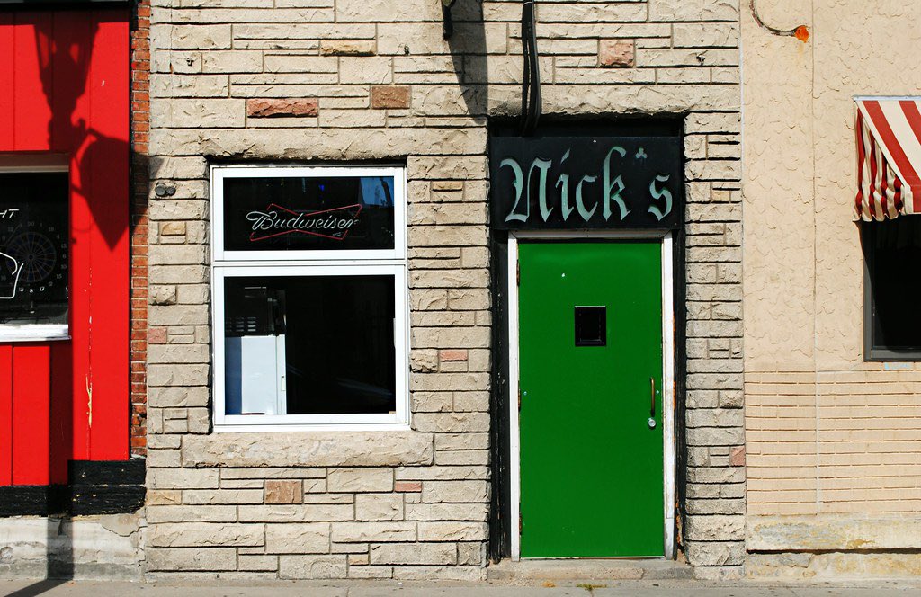 DivesOfWI's tweet image. First matchup in the Frosty Four: Ladies and Gentlemen, hold on to your barstools, this is gonna be a big one:

Showboat Saloon, Wisconsin Dells
@Showboat_Saloon 
v.

Nick's on Second, Platteville
@nicksonsec 

VOTE BELOW and Quote Tweet for 3x VOTES!