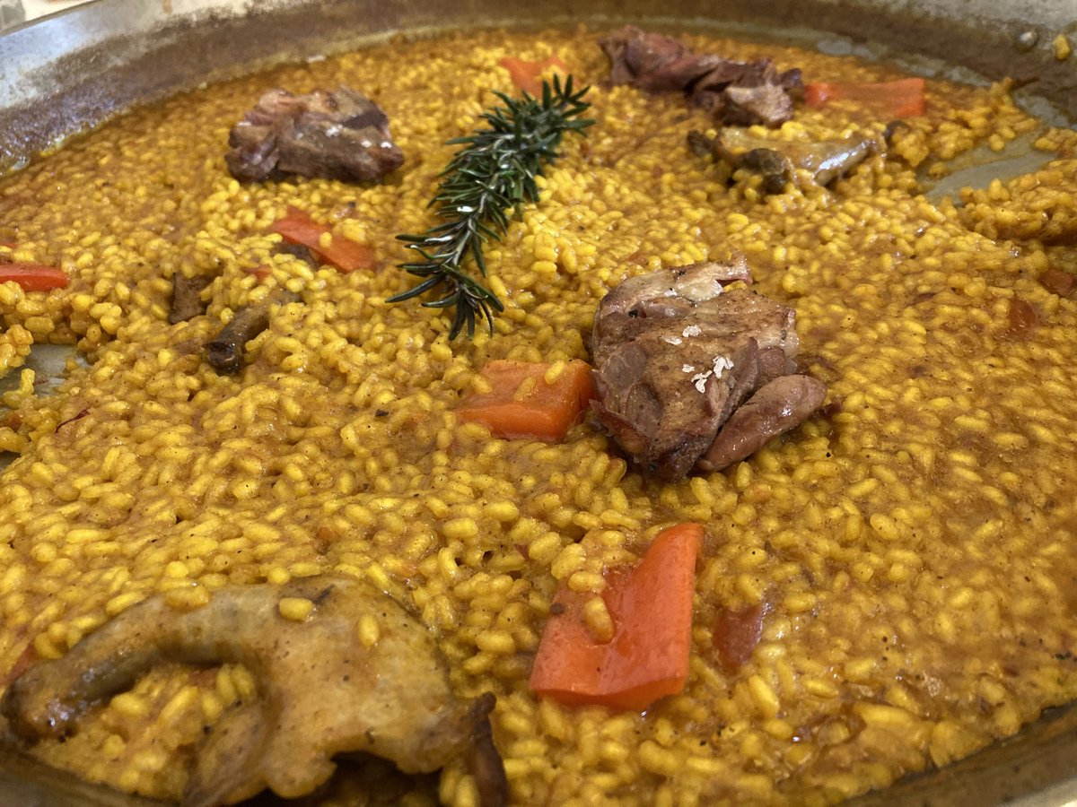 JMtnezNunez's tweet photo. Que ilusión me hace ver el #Arroz @ARROZ_CALAS_DOP en la carta de un #Restaurante . @Irene_deLoreto lo han hecho , y está exquisito. #ArrozYPichon , …. y amigos. Gracias , #campeonas , lugar absolutamente recomendable en #Jumilla, la tierra del #Monastrel https://t.co/OzZpEuwbvi