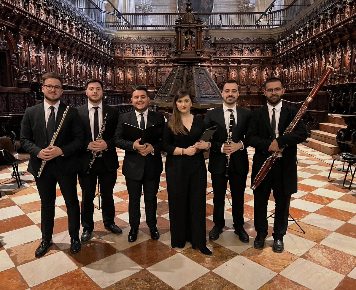 Nuestra gratitud a la <a href="/BM_NazarenoAlmo/">BM Jesús Nazareno Almogía</a>, <a href="/cytevangelista/">San Juan Evangelista</a> y <a href="/CMcarmenD/">Capilla Musical Carmen Doloroso</a> por su acompañamiento músical. 
💜🖤
#SemanaSanta2022 
#LunesSanto22 
#CofradiasMLG