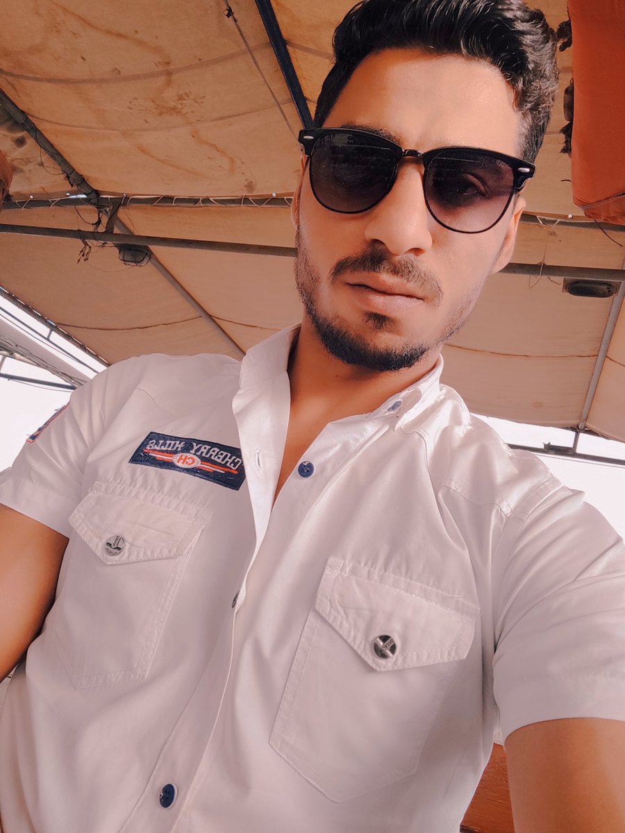 AbdalmolaEng's tweet photo. فقدت كُل شيء عندما رحل صديقي الي السماء ، يؤلمني رحيلك دائماً وادعو الله ان التقي بك قريبا 💔
#عبدالله 11/2/2018 https://t.co/eKzV7WcQ6k