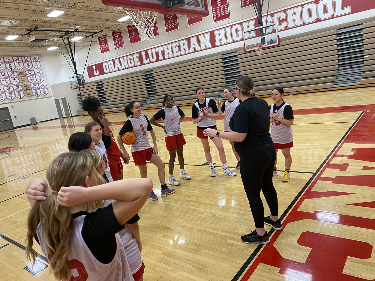 OLuBoburka's tweet photo. Thanks @OLuGBB Head Coach Lindsay Charity for letting me watch practice today.  Your team is fantastic to watch.  Encouraging and uplifting to each other all while competing against each other every second.  Keep up the amazing work @OLu_Athletics https://t.co/WTwc3pZwzJ