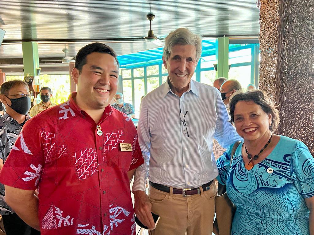 <a href="/GuamCoral/">Austin Shelton, PhD</a> Dr Austin Shelton of <a href="/UOGTriton/">University of Guam</a> and SPEC <a href="/JohnKerry/">John Kerry</a> with GLISPA Leader Gov Leon Guerrero of #Guam at @Local2030IN members lunch during #OurOceans #Palau #islands2030 #islandsolutions #SDGs #GlobalGoals #Local2030 #ClimateAction <a href="/HIGreenGrowth/">Hawaiʻi Green Growth</a> <a href="/louleonguerrero/">Governor Lou Leon Guerrero</a>