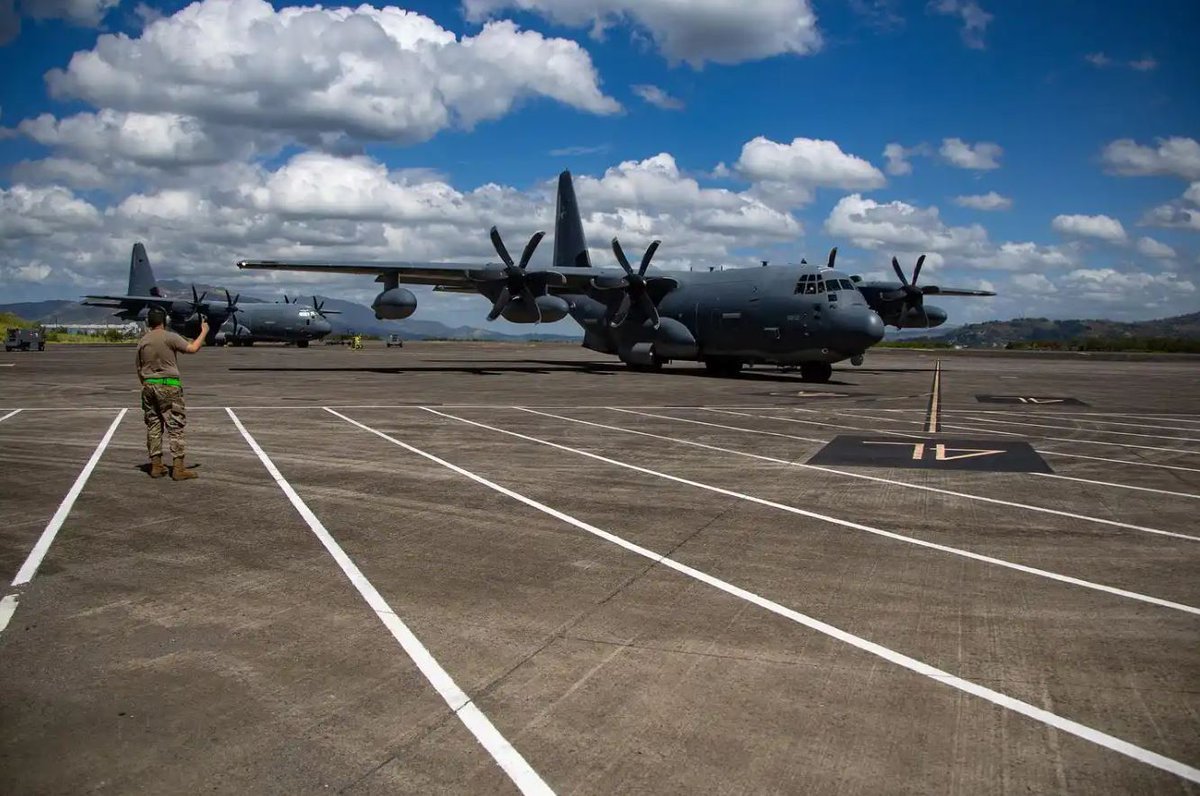 KadenaAirBase_J's tweet photo. 第353特殊作戦航空団は、フィリピンのルソン島にて、米国・フィリピン合同演習「バリカタン22」に参加しました。(写真: 第353特殊作戦航空団フェイスブックより)
#FreeAndOpenIndoPacific #balikatan #MC130 #BK22 https://t.co/Mh1zezbJks