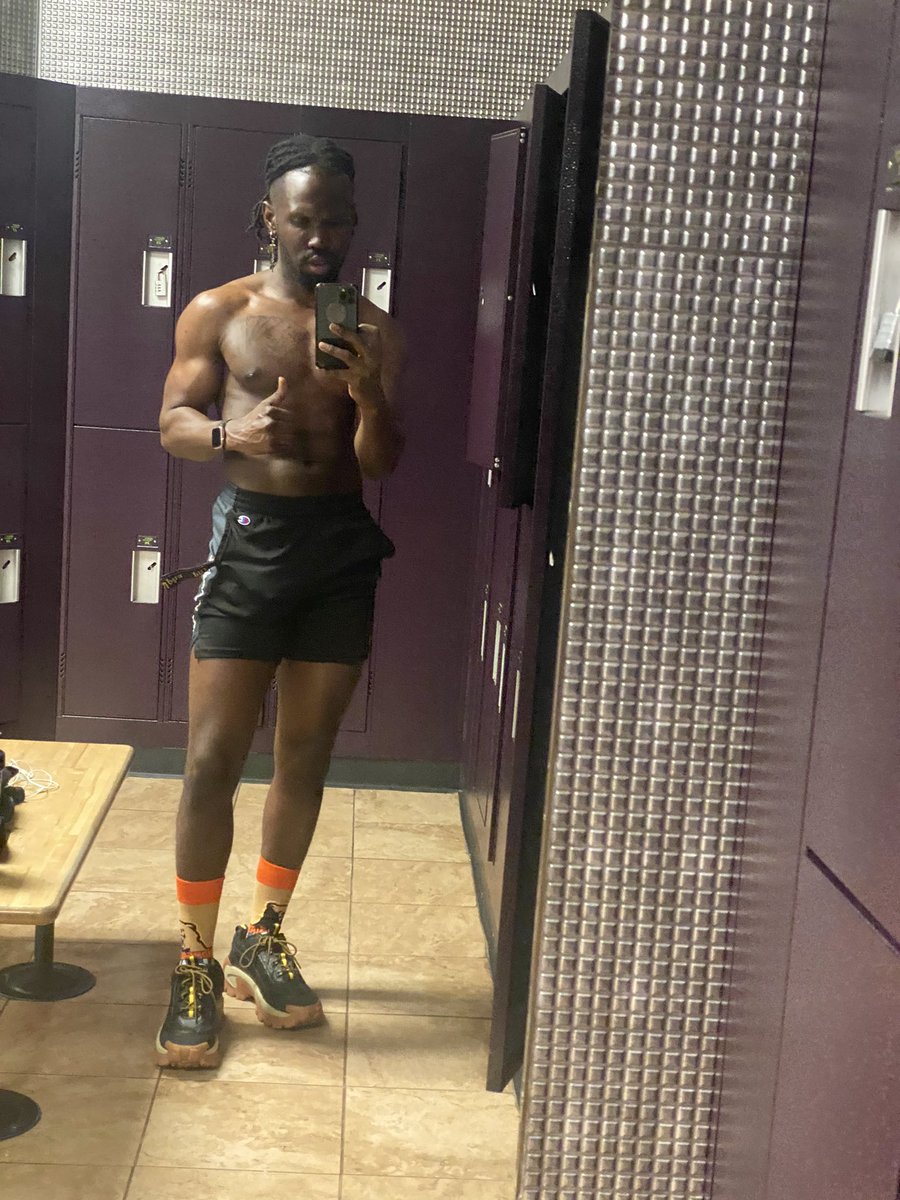thatskingtae1's tweet photo. We back at it friends… #gymcheckin @okayserg if I didn’t tell you I was coming tonight to deadass wouldn’t have held myself accountable https://t.co/4wbrU9wFLU