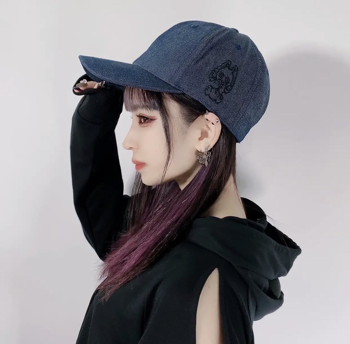 NieR_tokyo's tweet photo. 🎁本日〆切プレゼント企画🎁

【NieR 刺繍入りデニムCAP】

🎁3名様にプレゼント🎁

ユニセックスアイテムです★

◼応募方法
フォロー(@NieR_tokyo) &amp; RT
◼締切〆  本日24時

※鍵垢の方も対象内です。
是非ご参加ください🙇‍♂️🙇‍♀️ https://t.co/4drKV82OYf