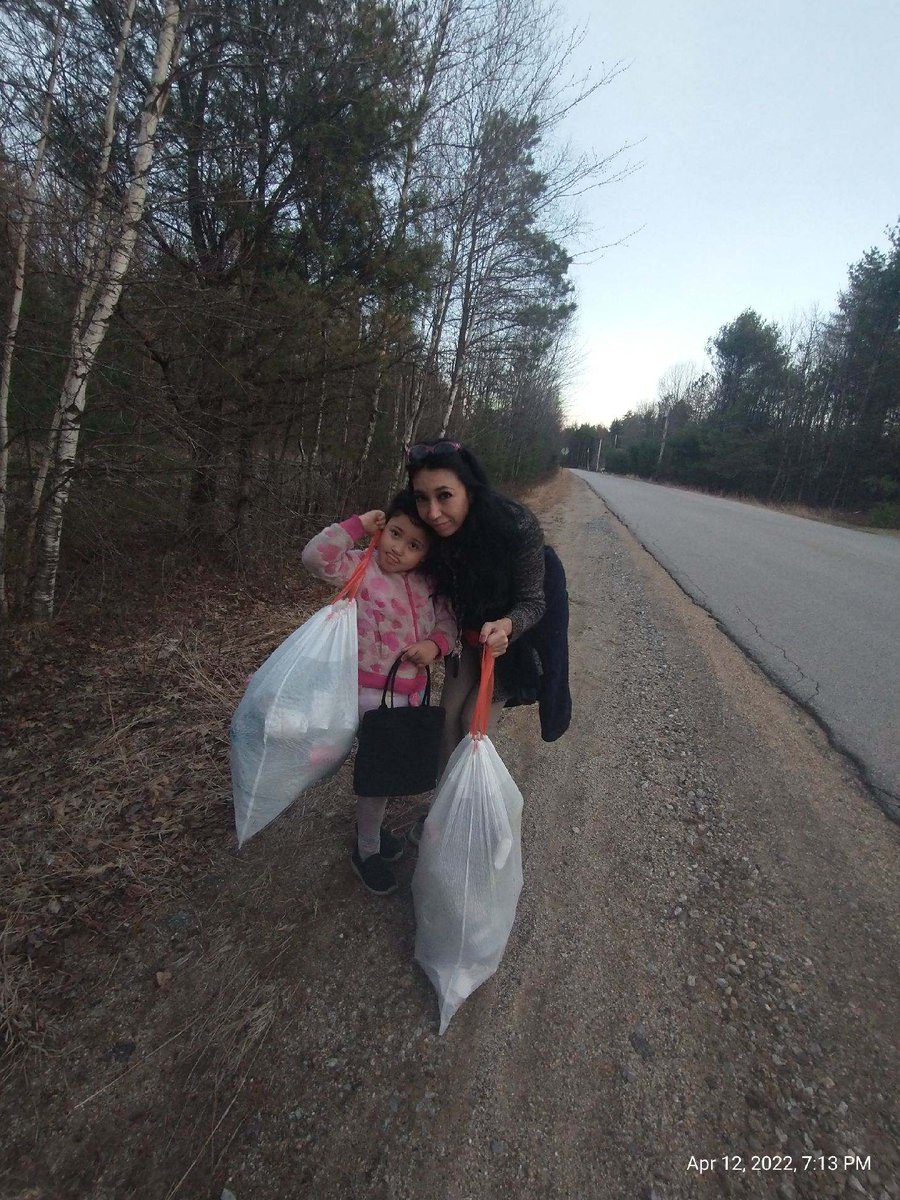 SadieTheKnight's tweet photo. #LitterChallenge2022

The #NH Litter-picker-uppers have raided #MerrimackRiver #HannahDustonMemorial #MuchyedoBanks #Concord #Contoocook 

2 trash bags stuffed! We gotta go back for Round 2! 

Keepin' NH clean, 1 smile at a time. #TeamNature #TeamEarth https://t.co/d67KN1JH48