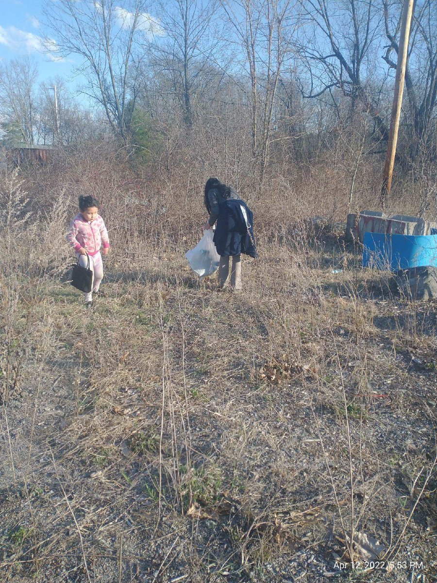 SadieTheKnight's tweet photo. #LitterChallenge2022

The #NH Litter-picker-uppers have raided #MerrimackRiver #HannahDustonMemorial #MuchyedoBanks #Concord #Contoocook 

2 trash bags stuffed! We gotta go back for Round 2! 

Keepin' NH clean, 1 smile at a time. #TeamNature #TeamEarth https://t.co/d67KN1JH48