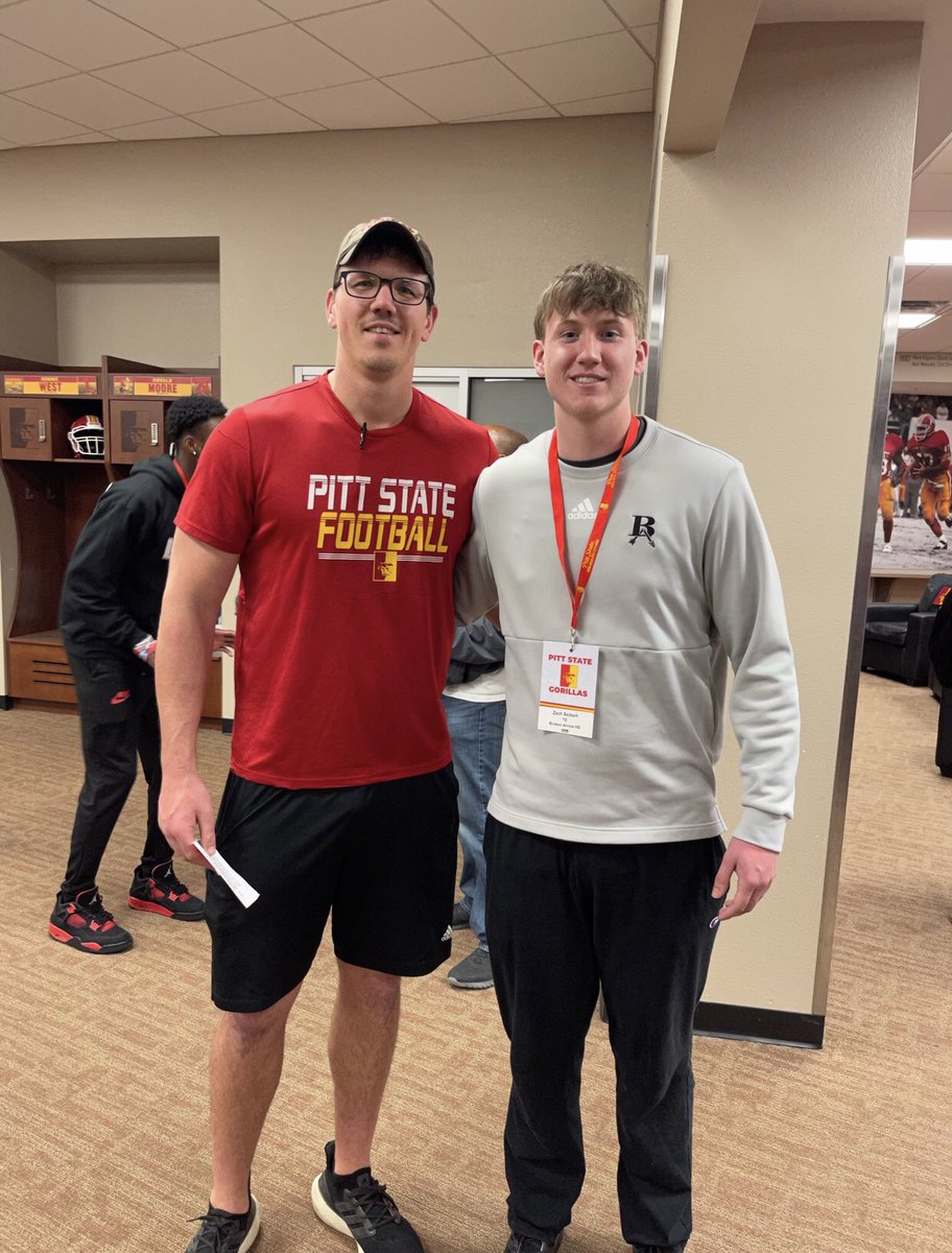 ZachSeibert84's tweet photo. Thank you so much for letting me watch practice this past Saturday @GorillasFB, @FettNick, @Coachbwright4, had a great time watching the gorillas go to work! https://t.co/QUVkVkjNm9