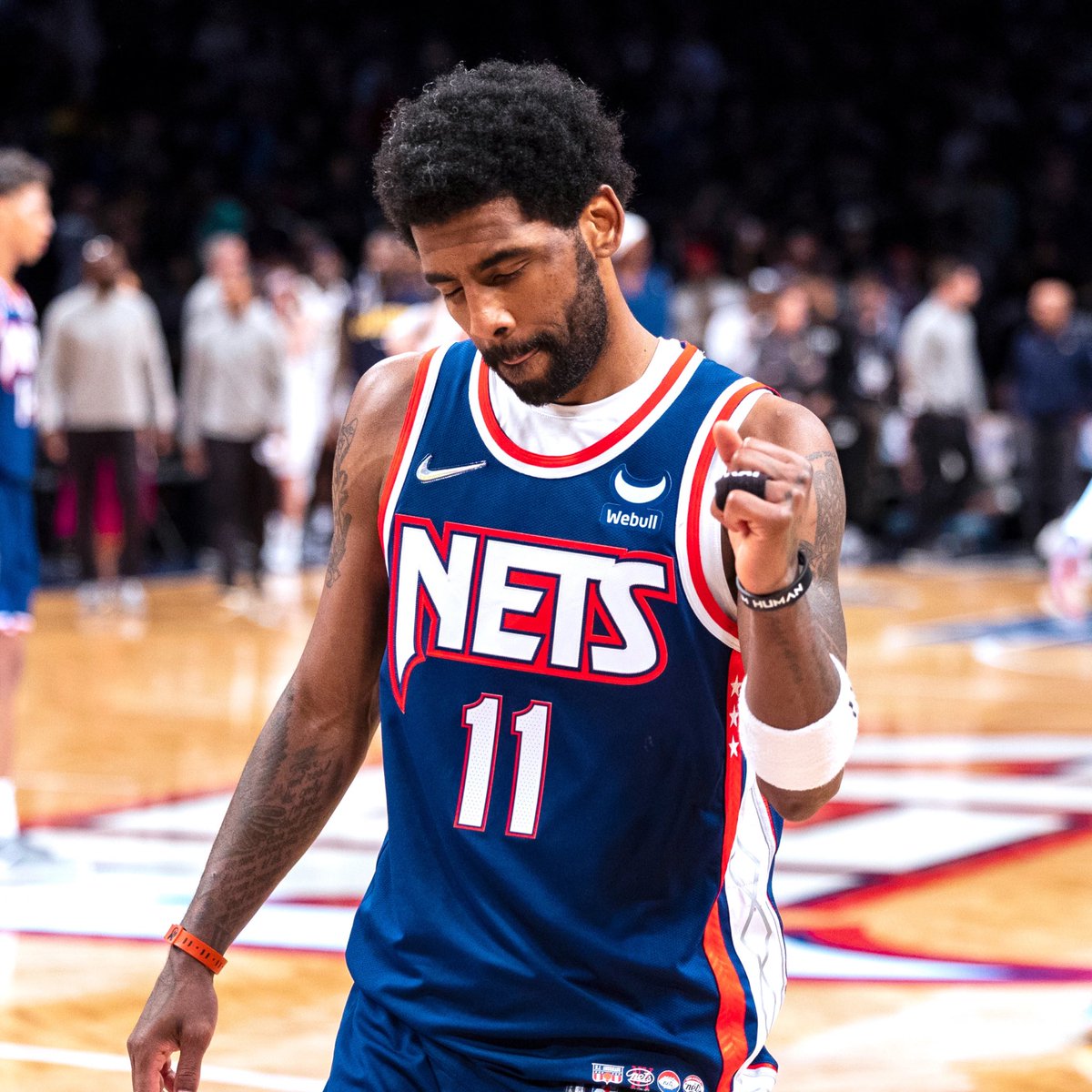 TheHoopCentral's tweet photo. Kyrie Irving at the end of the 3rd Quarter:

28 Points
9 Assists
100% FG
3/3 3PM
3/3 FTM https://t.co/r3S4NKQaRS