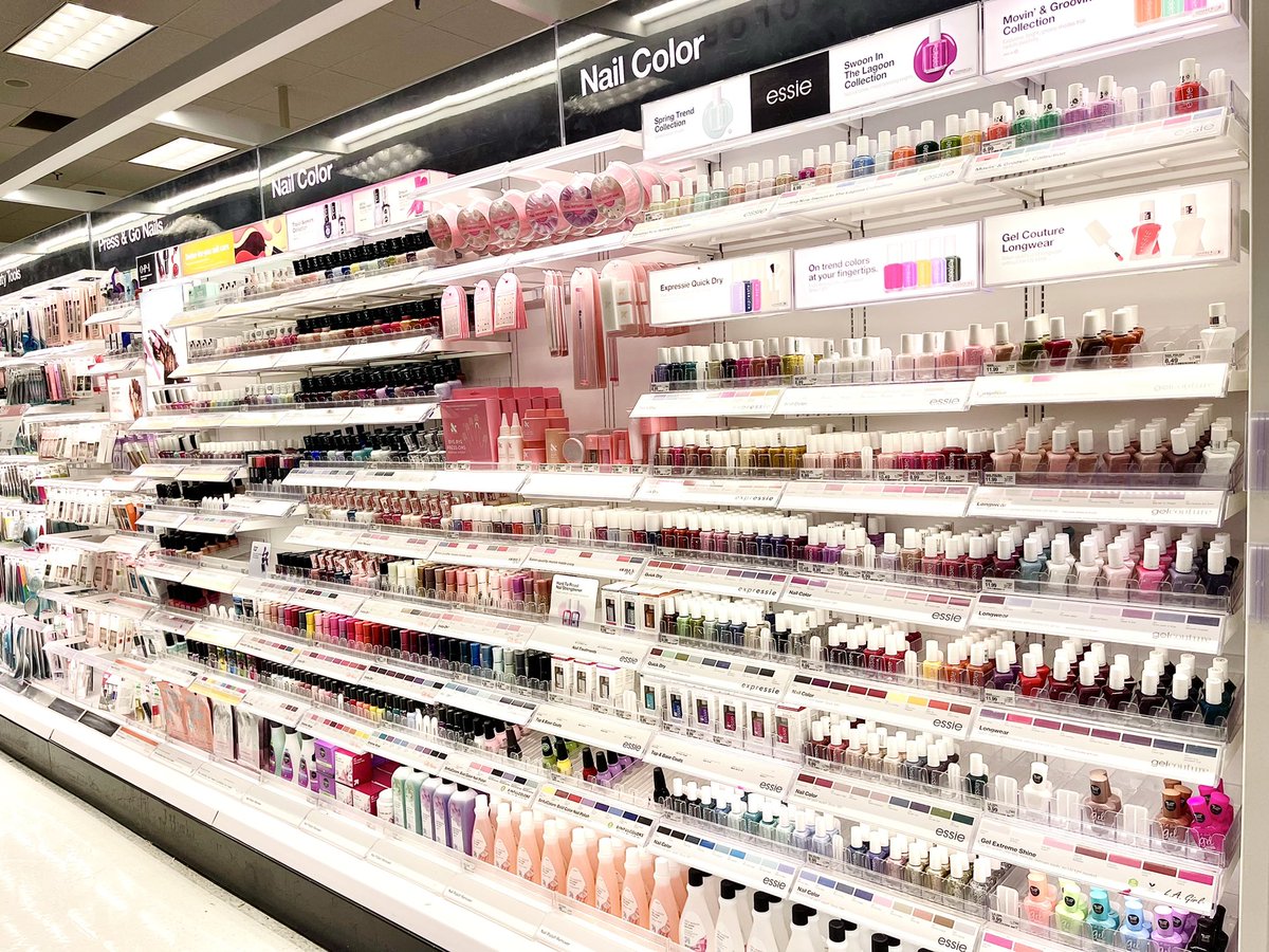 Katie_Fassone's tweet photo. Out with the old and in with the new! We love a beauty ✨ glow up ✨ Huge shout out to our Beauty Consultant, Hailey, for helping with the fixture refresh in Beauty and for bringing JOY to our Guests lives today and everyday at #0347  @Carrieg0347 @jennifernbest @mguraya9 https://t.co/Wdtr1D7V7V