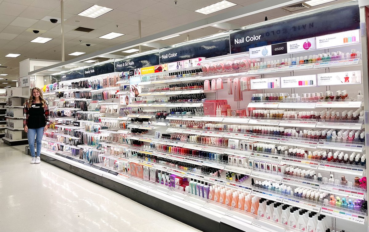 Katie_Fassone's tweet photo. Out with the old and in with the new! We love a beauty ✨ glow up ✨ Huge shout out to our Beauty Consultant, Hailey, for helping with the fixture refresh in Beauty and for bringing JOY to our Guests lives today and everyday at #0347  @Carrieg0347 @jennifernbest @mguraya9 https://t.co/Wdtr1D7V7V