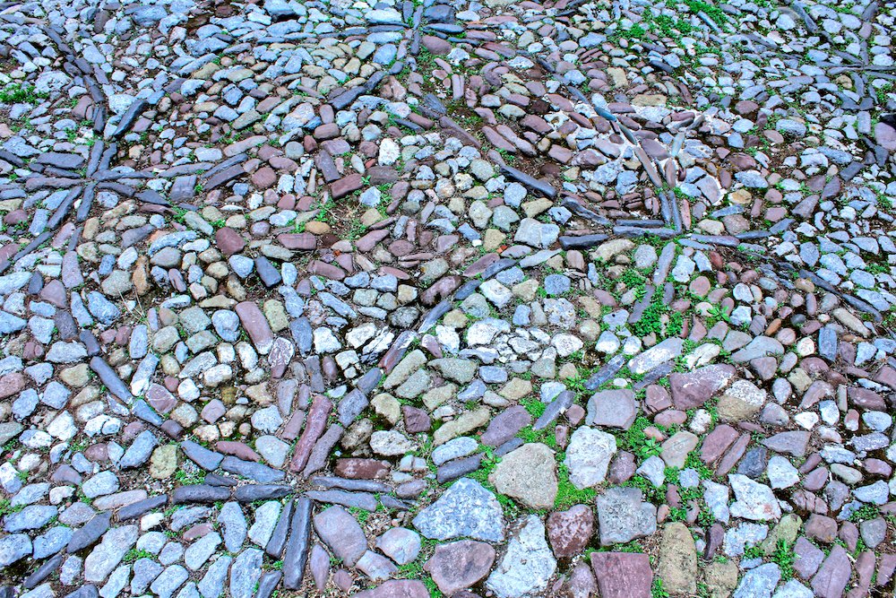 Grounded in the Flower of Life! High vibrations in 'the sacred valley' of Peru. 👽

#geometry #sacredgeometry #floweroflife #peru #cuzco #stone #rocks #ancientech_