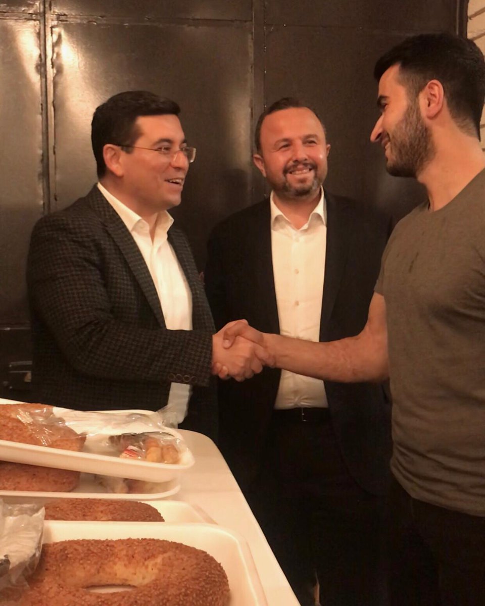 HTutuncu's tweet photo. Birlikte başardığımız eserlerimizin sevincini şimdi gençlerle paylaşma vakti.. Zaman sahur, mekan Cemil Meriç Kütüphanesi.. İbrahim Ethem Başkanımla Atilla Başkanıma bu güzel dakikalara kattıkları değer için gönülden teşekkürlerimle.. https://t.co/JsU3hZPODP