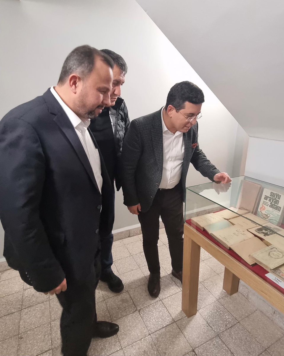 HTutuncu's tweet photo. Birlikte başardığımız eserlerimizin sevincini şimdi gençlerle paylaşma vakti.. Zaman sahur, mekan Cemil Meriç Kütüphanesi.. İbrahim Ethem Başkanımla Atilla Başkanıma bu güzel dakikalara kattıkları değer için gönülden teşekkürlerimle.. https://t.co/JsU3hZPODP