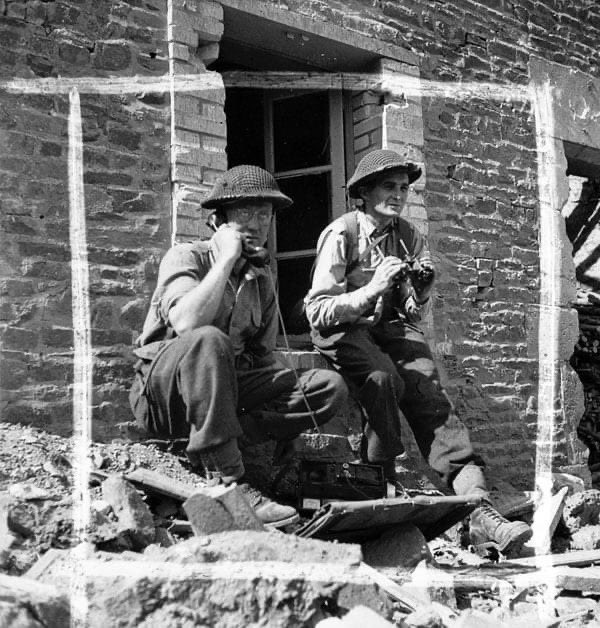 Canadian officers directing mortar fire, May-sur-Orne, France, 9 August 1944. https://t.co/A0HiLfzNrd