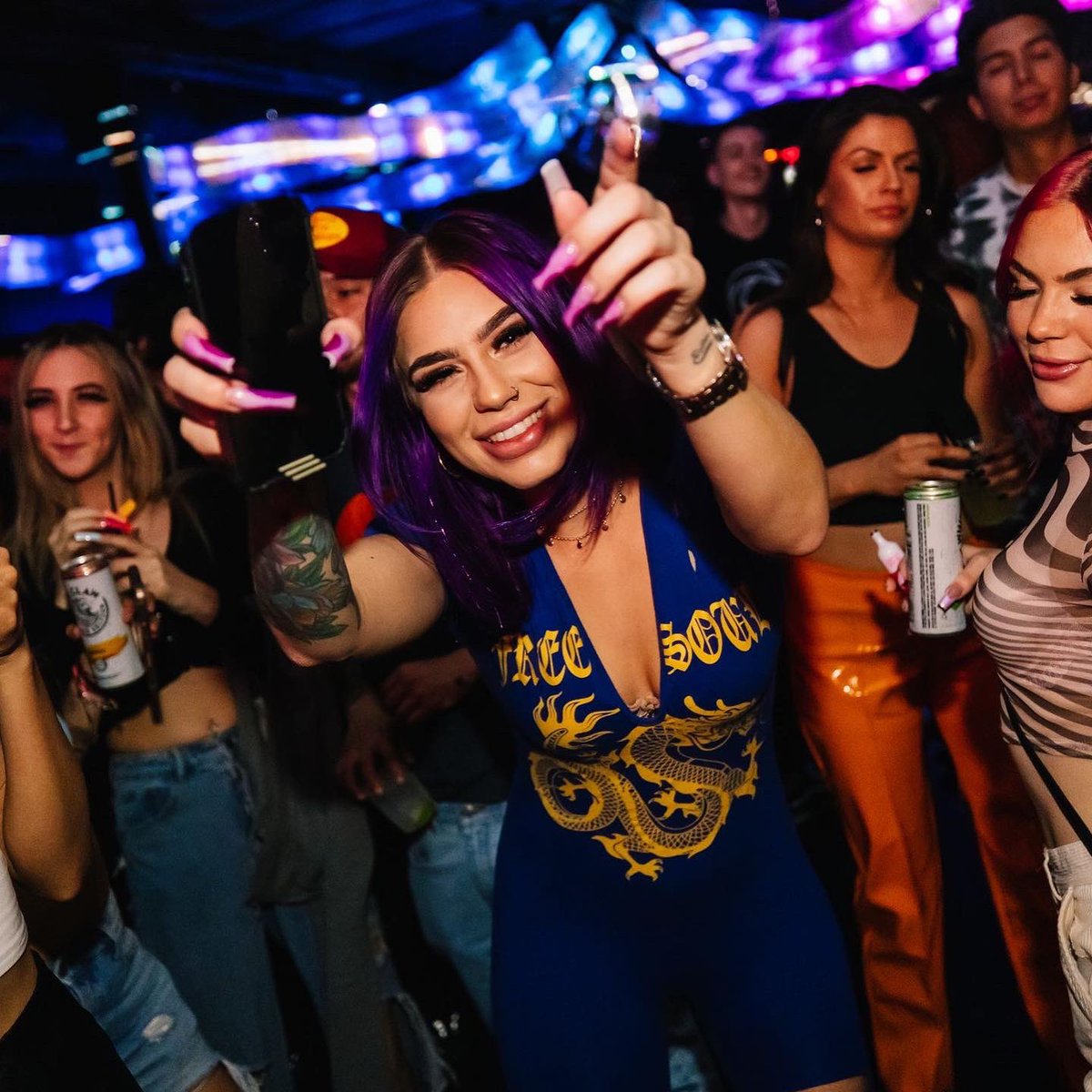 Discopussy's tweet photo. It’s always GONNA BE ALRIGHT when ACID MOTHER comes to the DISCO…
@marydroppinz
📸: @jessehudson_
#discopussy #discopussydtlv #dtlv #lasvegas #vegas #fremontstreet #void #voidacoustics #house #techno #underground #prettydone #discopussyafterdark #holyhouse #marydroppinz https://t.co/uy8hrpELDn
