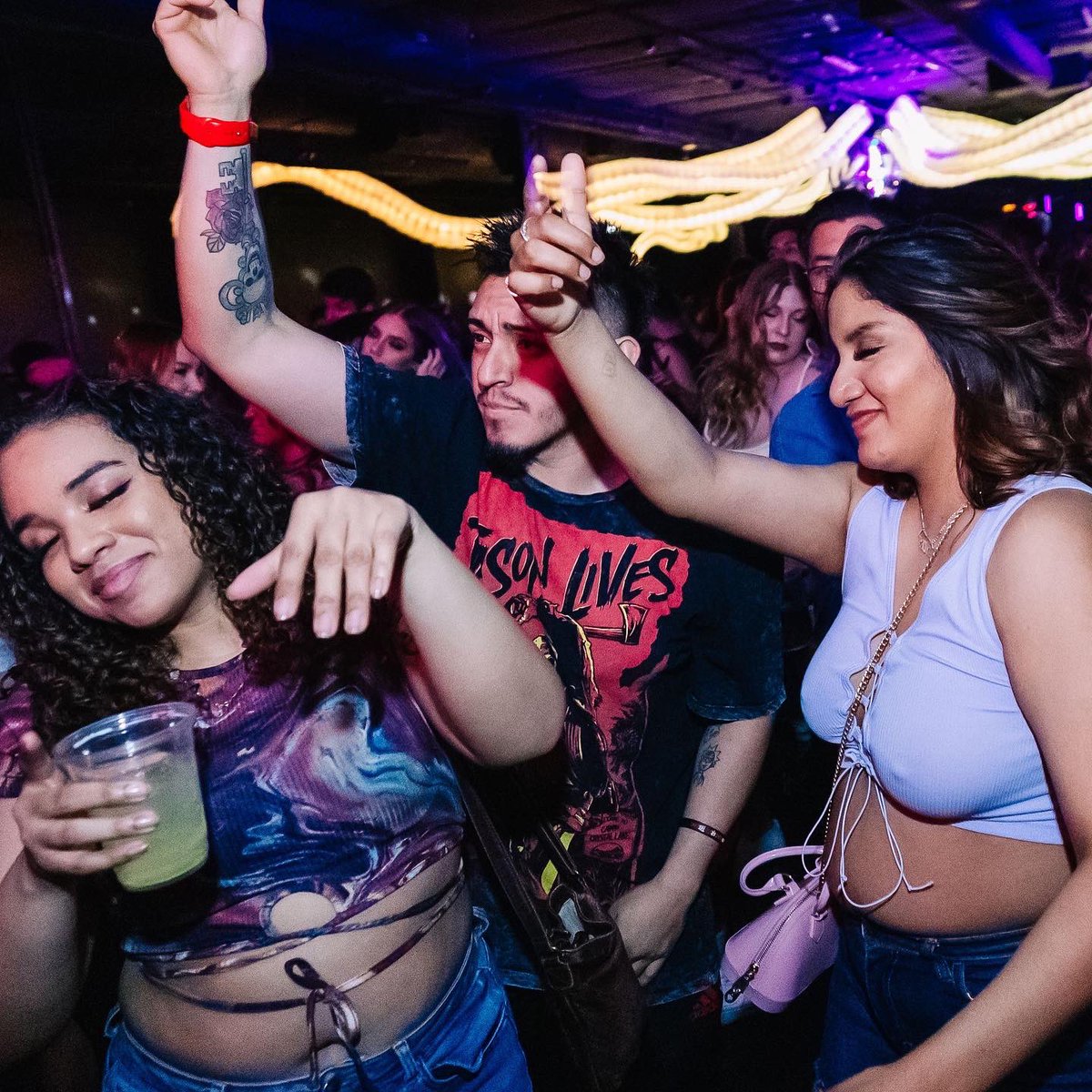 Discopussy's tweet photo. It’s always GONNA BE ALRIGHT when ACID MOTHER comes to the DISCO…
@marydroppinz
📸: @jessehudson_
#discopussy #discopussydtlv #dtlv #lasvegas #vegas #fremontstreet #void #voidacoustics #house #techno #underground #prettydone #discopussyafterdark #holyhouse #marydroppinz https://t.co/uy8hrpELDn