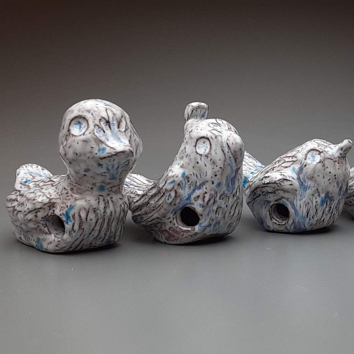 3D_Sparrow_'s tweet photo. These are some of my favorite works 
They are the earliest design of my messenger birds
Love them dearly ❤ 

#ceramics #handbuild #earthenware #pottery https://t.co/rTg3dqDNT7