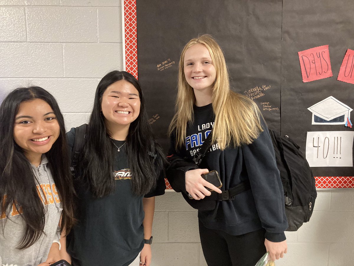 LCFalconsStuCo's tweet photo. SENIORS: Go visit the Senior Countdown across from Guidance to sign your name and tell us your plans (college, Military, or workforce)! While you’re there, snap a Senior Selfie! https://t.co/kvEwrwdAoG