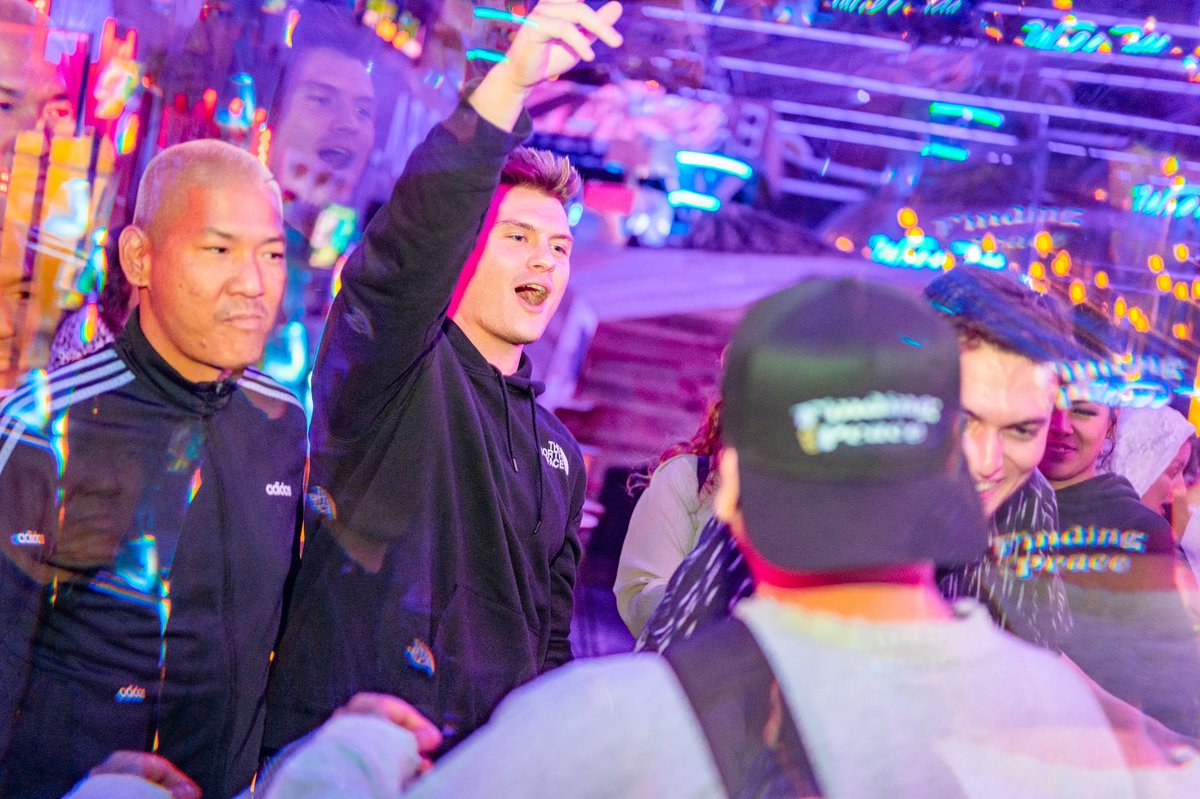 Getting CLOSER on Monday nights with <a href="/Flashmob_Dj/">Flashmob</a> …

📸: <a href="/BrightLightDA/">BrightLightDA</a> 

#oddwoodbar #lasvegas #area15 #meowwolf #specialtycocktail #void #voidacoustics #house #techno #industrynight #industrymondays #industry #april #djshifta #butane #flashmob #doorly