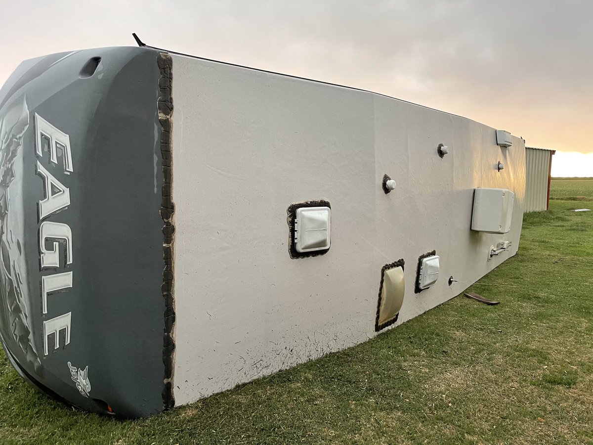 jbsdms1998's tweet photo. @wfaaweather what was the wind speed around FM 876 in Waxahachie? Had our fifth wheel blown over. https://t.co/NmPf75co6y