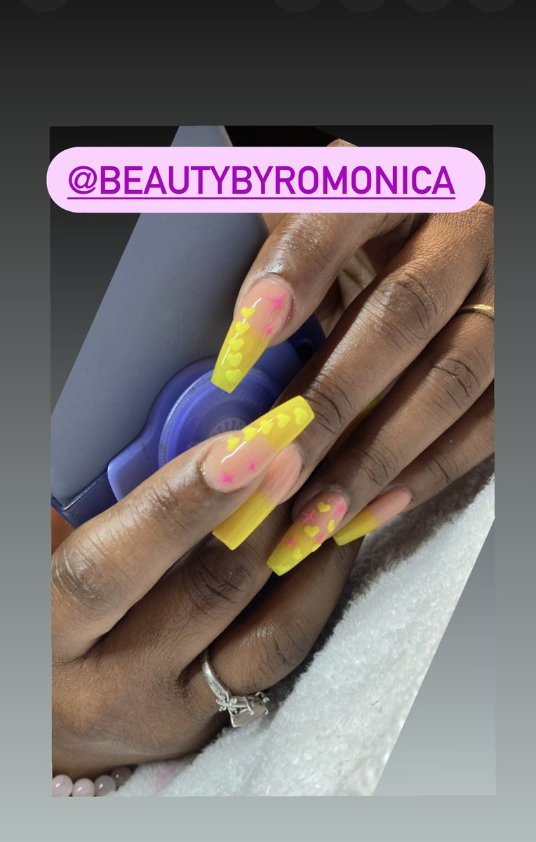 RoberciaM's tweet photo. #Nails #ColorNails #Hearts @Thenaildresser2 #DesignNails https://t.co/pgLZyRgsWR