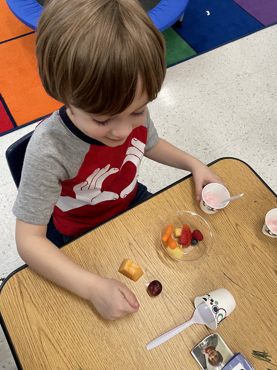 cobb_early's tweet photo. Our students loved the healthy treats for Tasty Tuesday   #WOYC   @CobbSchools https://t.co/6Wp7ZxlX2p