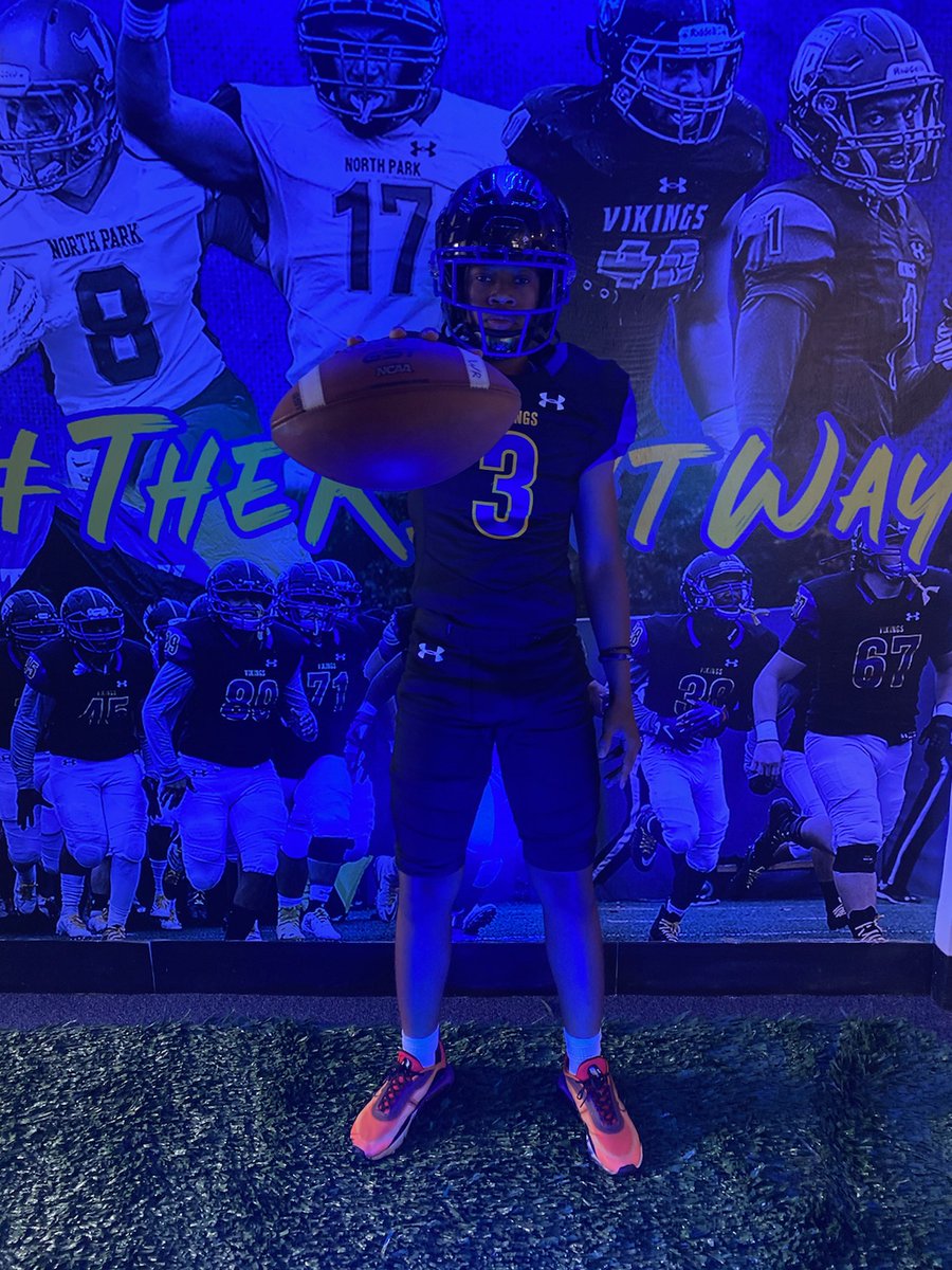 VikingsRecruits's tweet photo. Senior WR Jarod Lockart on a visit to North Park University. @RodLock04_ @NPUFootball https://t.co/aD2ZHdR6j7