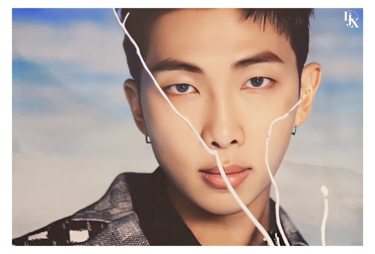 RapLineNHY7's tweet photo. Oh...wow.... Namjoon โค๏ธ
He is so handsome ๐
#namjoon
#BTSXDFESTA https://t.co/BwJenQMDPW