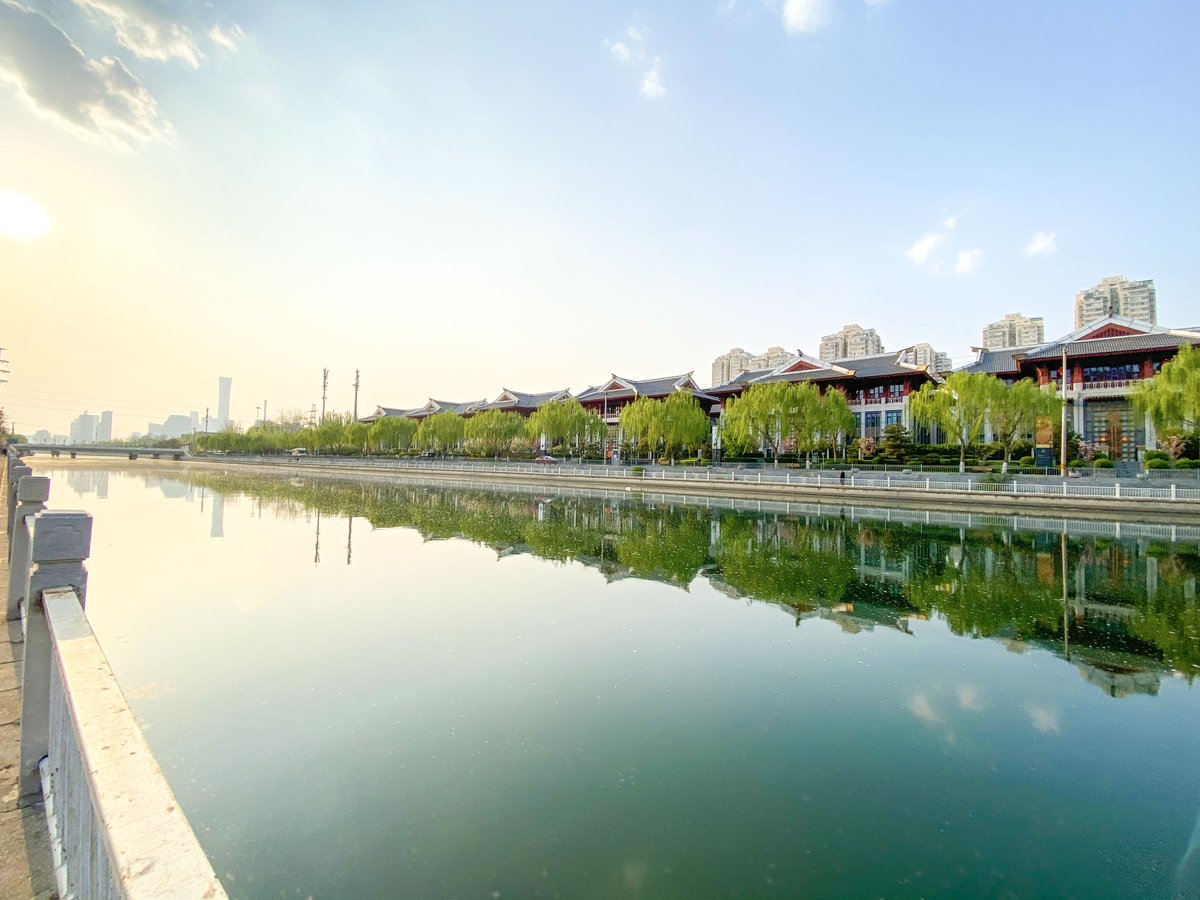 VisitBeijingcn's tweet photo. Gorgeous rows of Malus spectabilis (Aiton) Borkh, the flowering crabapple trees known in Chinese as haitang, line the banks of the Tonghui River.
📍 Tonghui River/Gaobeidian
📷 Yao H.
#crabapple #fruittrees #malusspectabilis #haitang #tonghui #tonghuiriver https://t.co/iErGdXMJxs