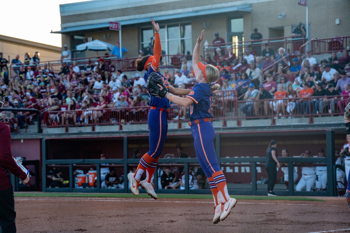 Add that one to the win column!

Clemson takes the home-and-home series from South Carolina with a final score of 3-1 for the 31st win of 2022!

#Team3