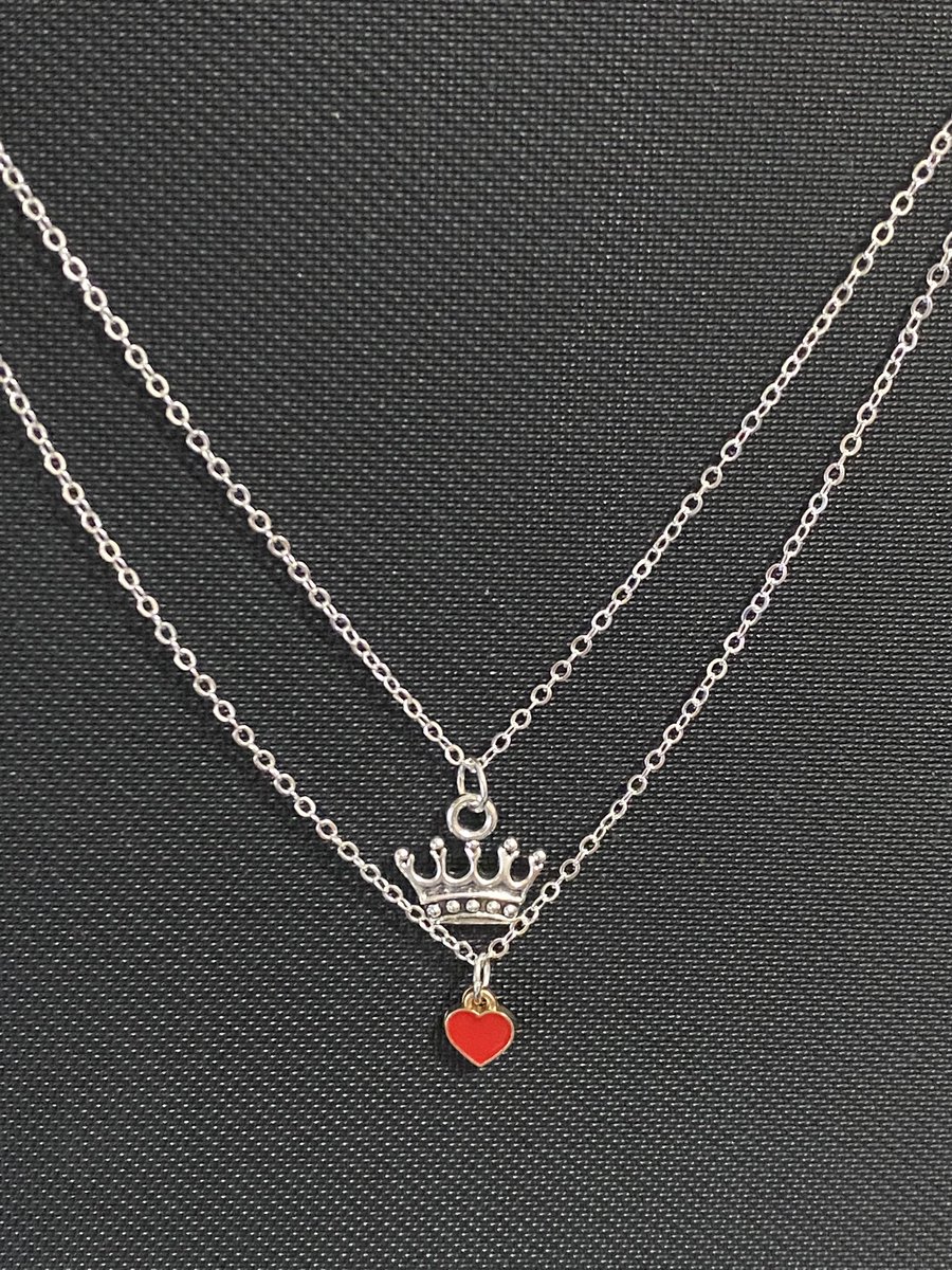 MagicOwlStudios's tweet photo. New “King of My Heart” necklace now available! 

There are 5 colours available: black, red, blue, pink and white. 

https://t.co/bKqGWSihnV

#TaylorSwift #reputation https://t.co/DHX6wwzIIT