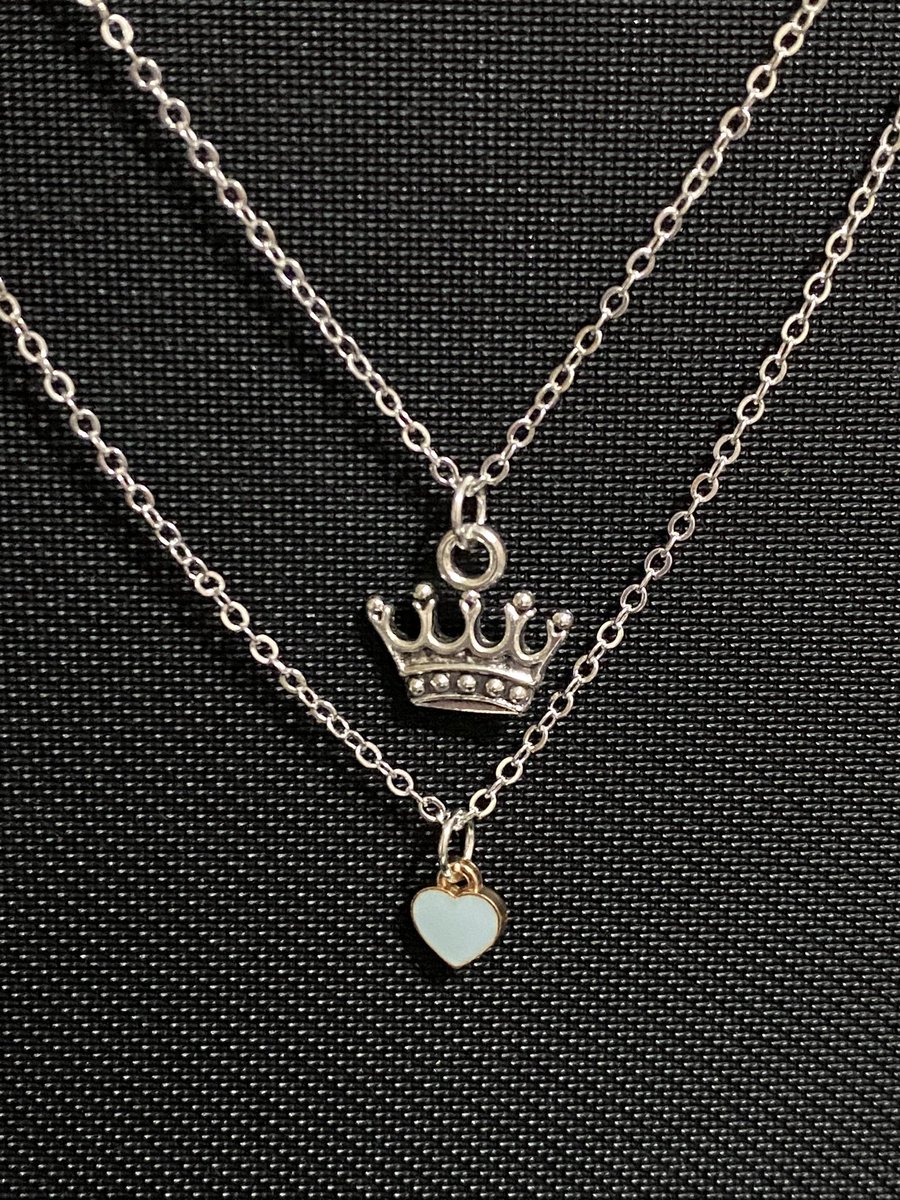 MagicOwlStudios's tweet photo. New “King of My Heart” necklace now available! 

There are 5 colours available: black, red, blue, pink and white. 

https://t.co/bKqGWSihnV

#TaylorSwift #reputation https://t.co/DHX6wwzIIT