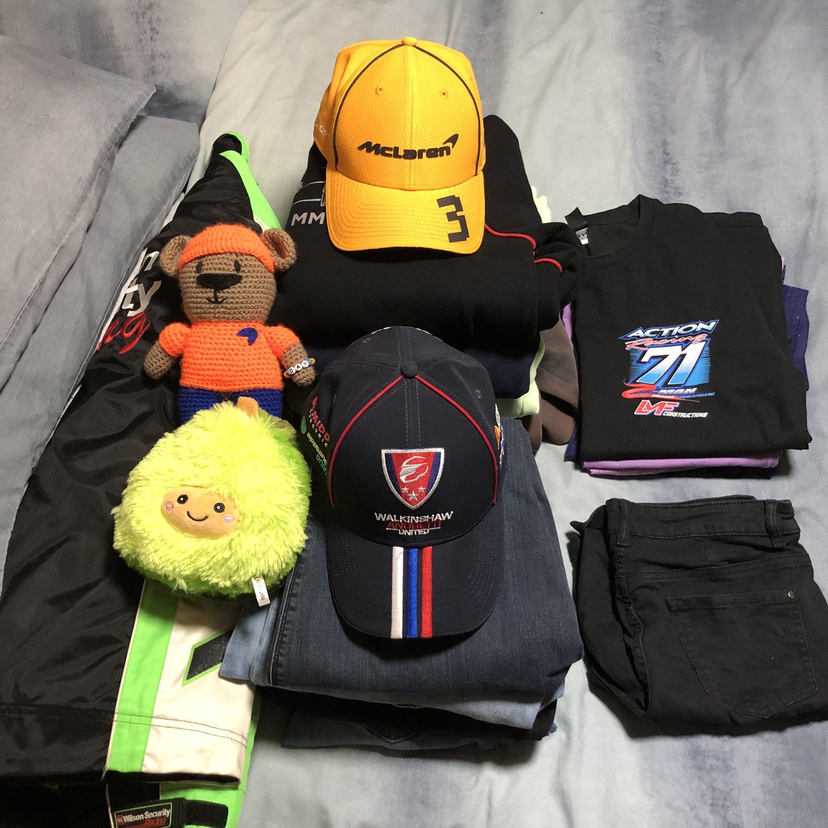 Andreadn34's tweet photo. Got a couple of stowaways trying to sneak into my Bathurst luggage 😜🤣 #B6hr #DanBear #DannyAvo #McLaren #TeamLikeNoOther https://t.co/F3d8CMAONF
