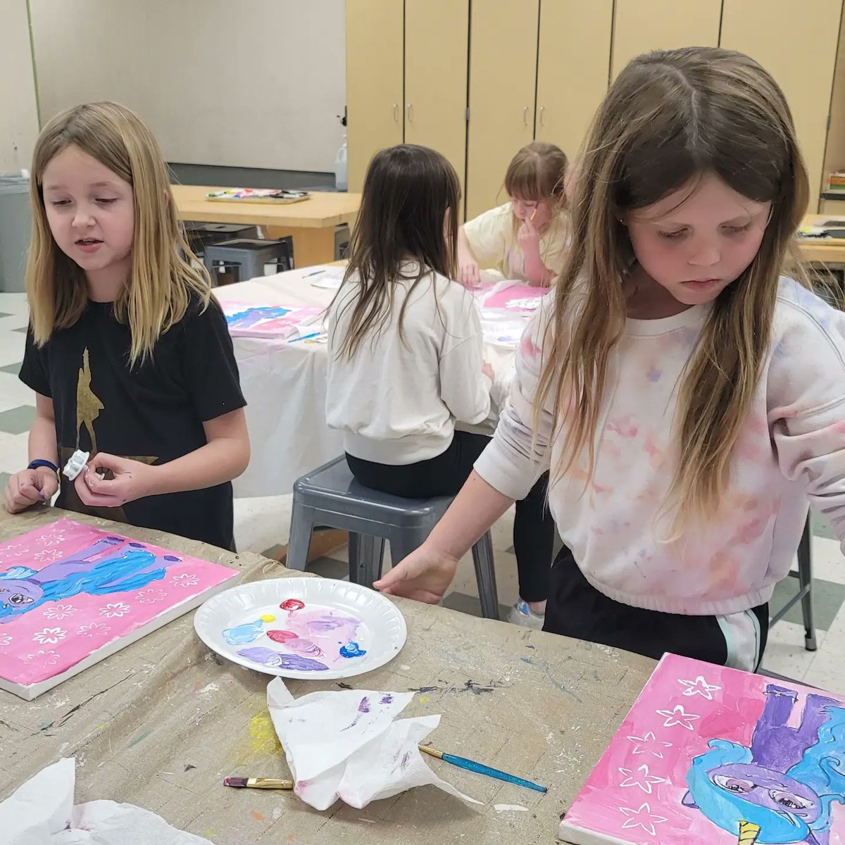 Today we had fun painting characters from our Pony Squad. Look at our cute energetic Izzy Moonbow Unicorns from our friends at Stonegate Elementary!
#firststartcs #firststartartstudio #stonegateelementary #zvillemoms #zionsvilleindiana