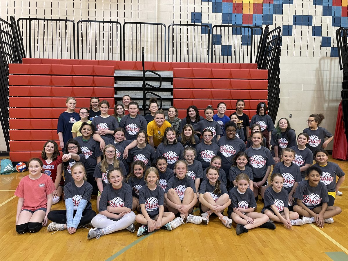 MacHS_VB's tweet photo. Over 50 girls attended our spring volleyball clinic! Way to represent Mac Volleyball! #impactingthefuture #BravePride https://t.co/hHhqVVuzZl