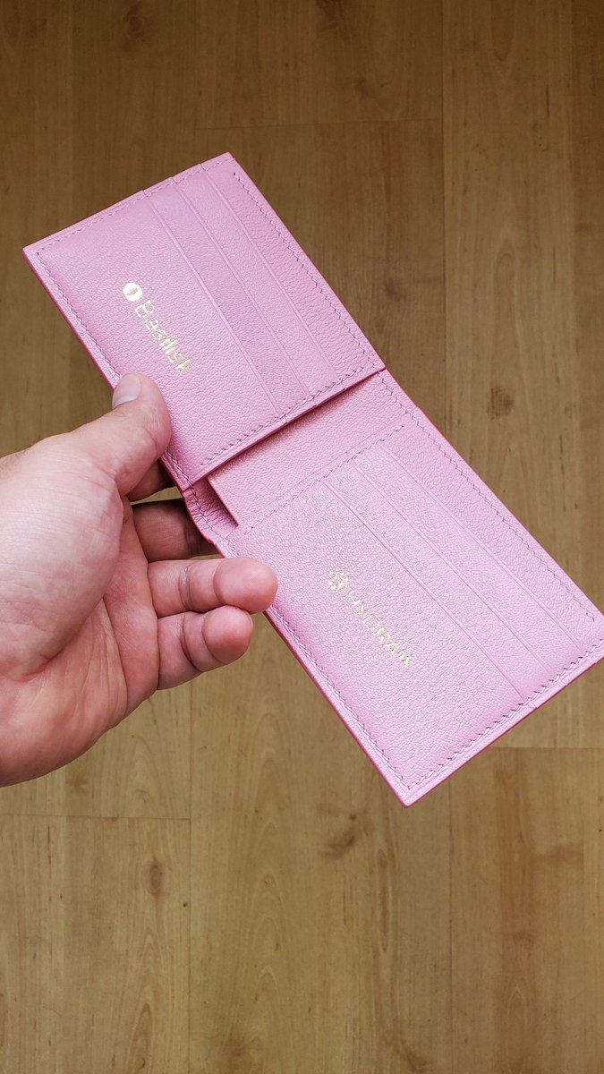 buddhaguchi's tweet photo. Leave Unisocks for the kids.

Snek wallets are for the bespoke ones.

@bsx_finance x @hydra_dx https://t.co/cY1MIOvuiF