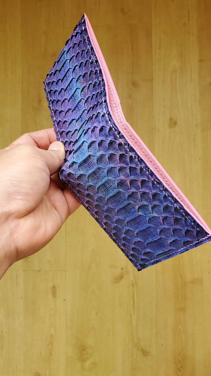 buddhaguchi's tweet photo. Leave Unisocks for the kids.

Snek wallets are for the bespoke ones.

@bsx_finance x @hydra_dx https://t.co/cY1MIOvuiF