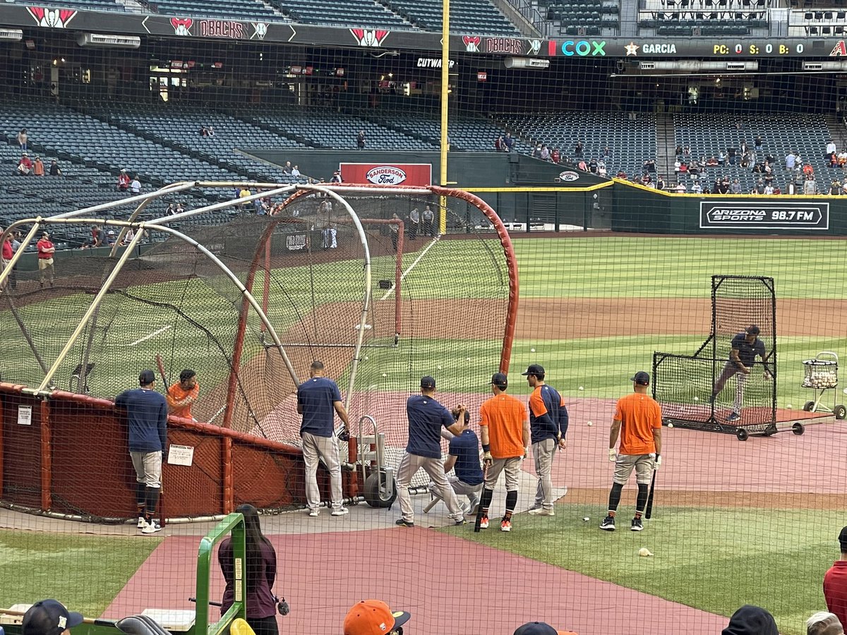 Morales18Edwin's tweet photo. With @astros in town, it’s perfect time to announce that I will be a reporter/producer for @MLB dot com, working alongside @brianmctaggart in Houston starting mid May.

Excited to get started in H-town 🤘 https://t.co/CQnMIIc6lb