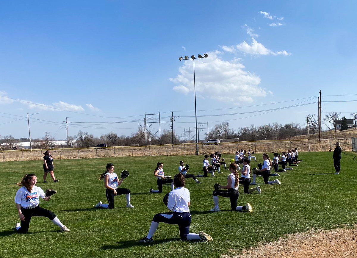 OPS_WestviewSB's tweet photo. Westview Softball Spring Clinic ✅ 
We loved meeting these future wolverines and are counting down the days until we’re back on the field with them! #historyinthemaking https://t.co/WzXWOLYtR6