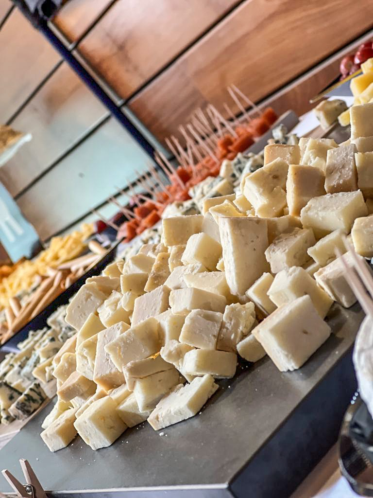 Os dejamos unas fotos de la #boda de
Raquel y Roberto. ✨

Un evento muy bonito donde la elegancia y la sencillez
fueron las protagonistas.

Muchas gracias pareja por confiar en #VirreyEventos
💫💙
#virrey #eventos #bbc #bodas #arnedo #larioja #riojaoriental