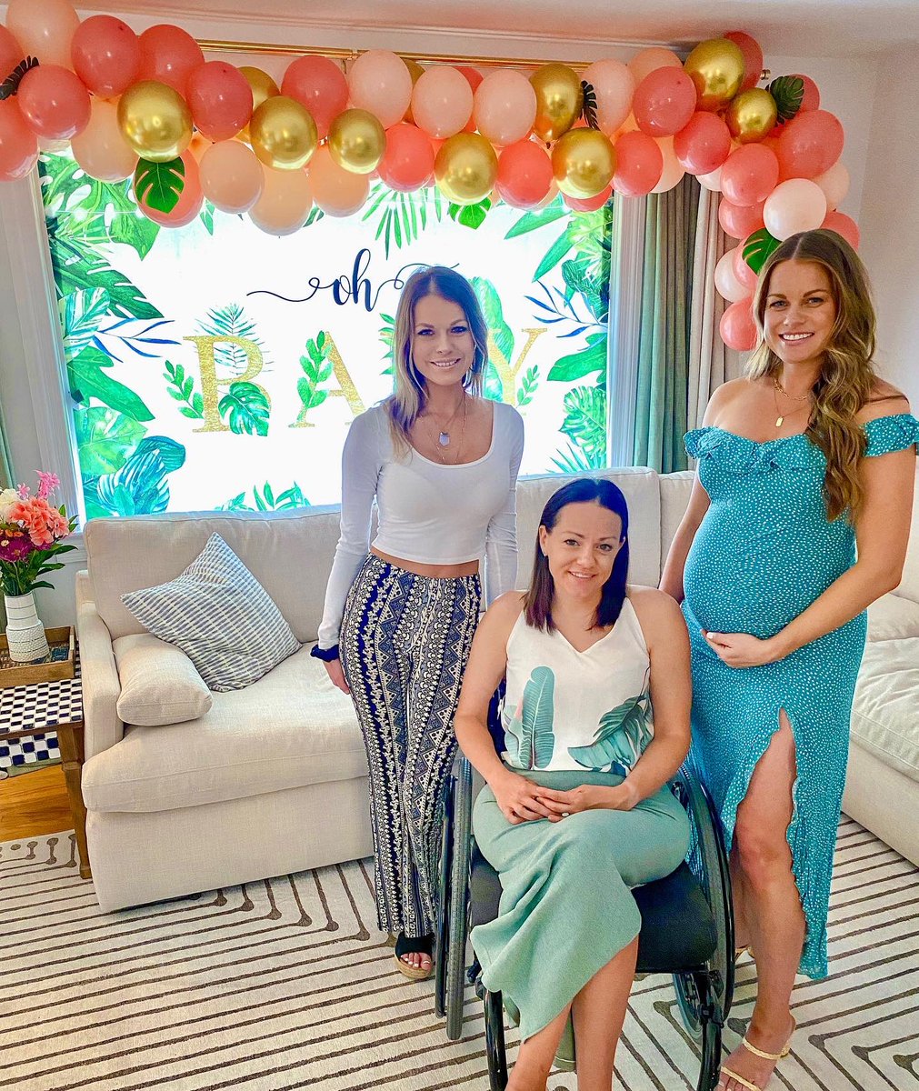 ChelseaZimm's tweet photo. I had fun showering my sister and new niece last weekend! 🤗 https://t.co/1DL4jsJ56k https://t.co/TuZt2nbev6