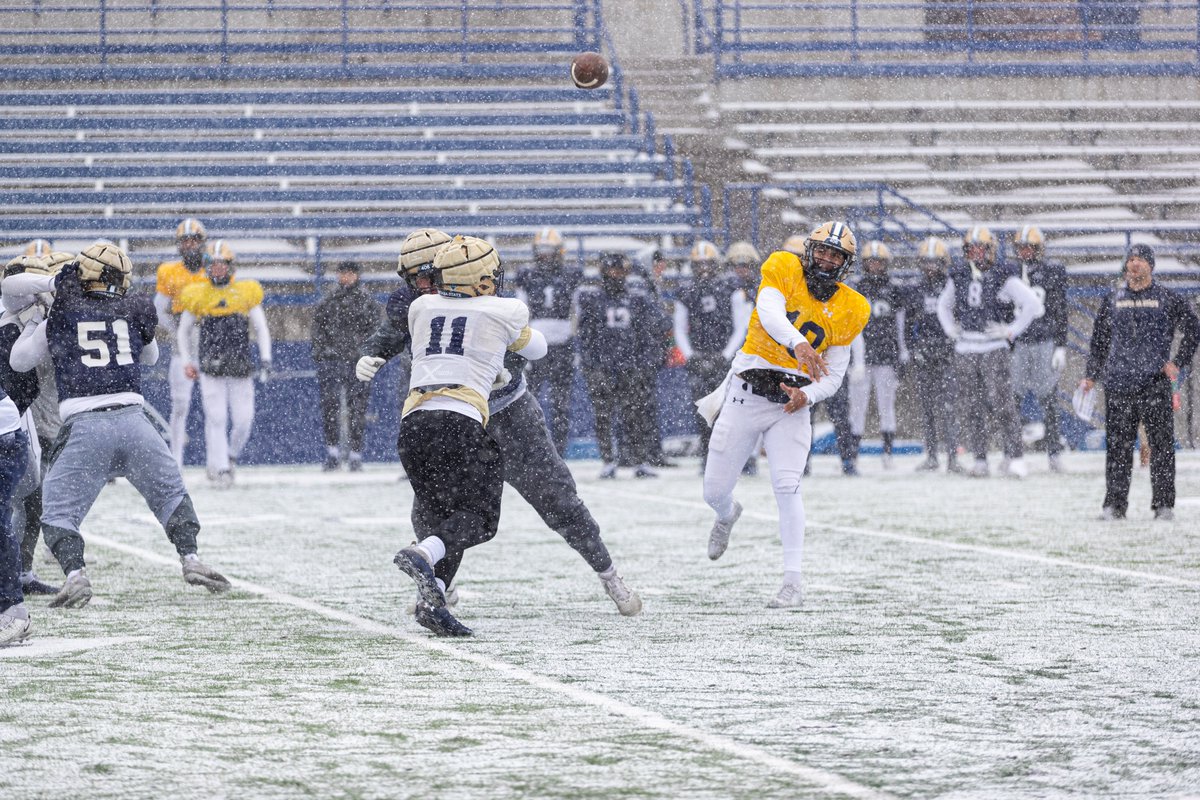 MSUBobcats_FB's tweet photo. Snow ballin'

#BobcatBuilt | #GoCatsGo https://t.co/Gt7dxtxOoz