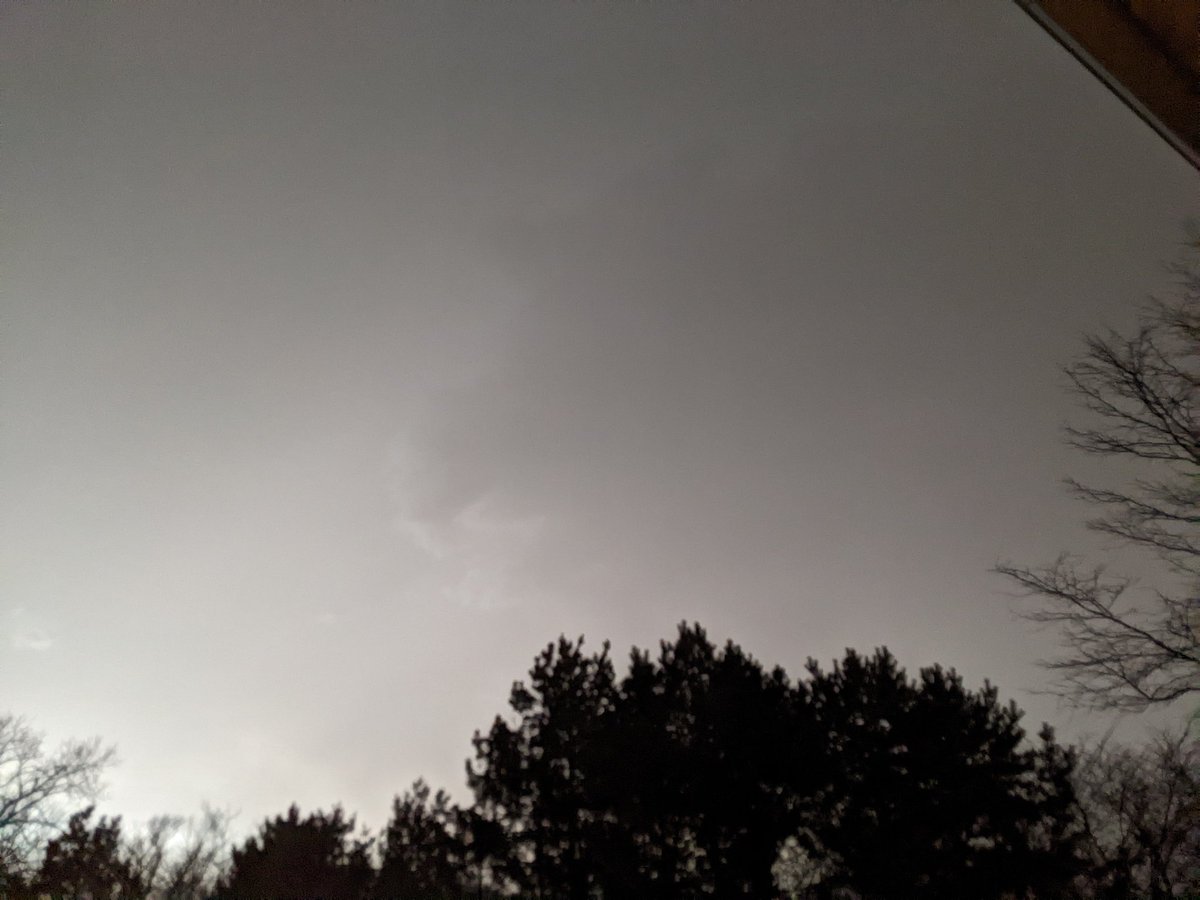 AngieLauritsen's tweet photo. A LOT of lights flickering here in #Gretna.
Stay safe everyone. #AprilStorm #NeWX
@BillRandbyKETV @CaitlinHarveyWX @RustyLord https://t.co/rdbJ5bGUWz