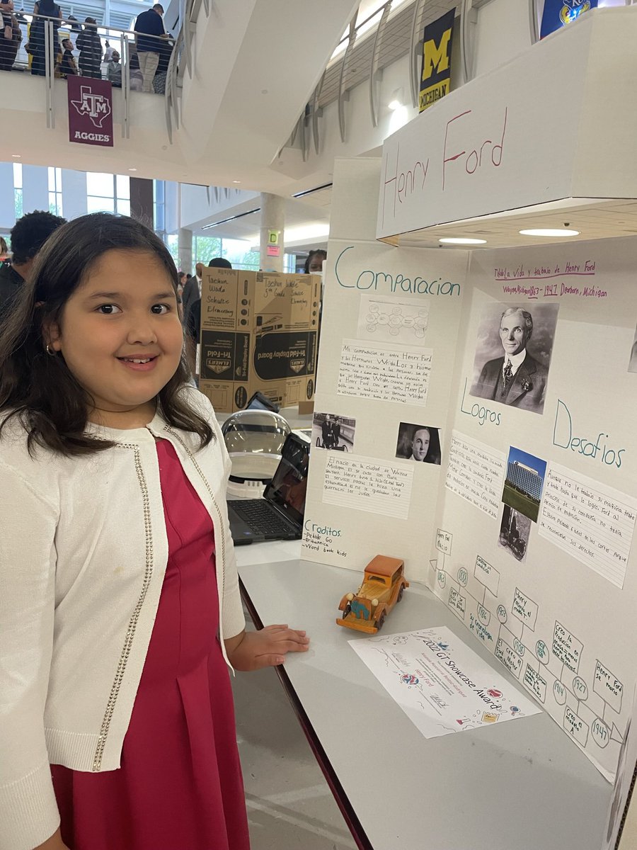 MissPina13's tweet photo. We had a great time presenting and learning about other projects at the GT Showcase! #OchoameetsArmstrong @SchulzePanthers @IrvingISD https://t.co/HTfWHIlvdx