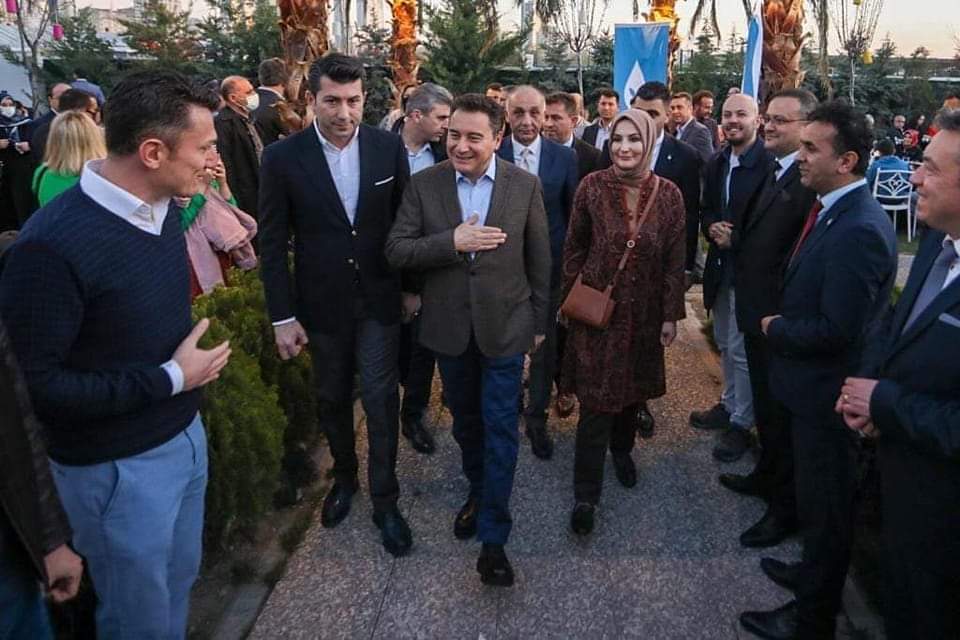mercaneyup12's tweet photo. “Vatandaş yerel seçimlerde sarı kart gösterdi. Bundan sonraki seçimler kırmızı kart seçimidir.”

Ali Babacan https://t.co/pWolaZjU3T