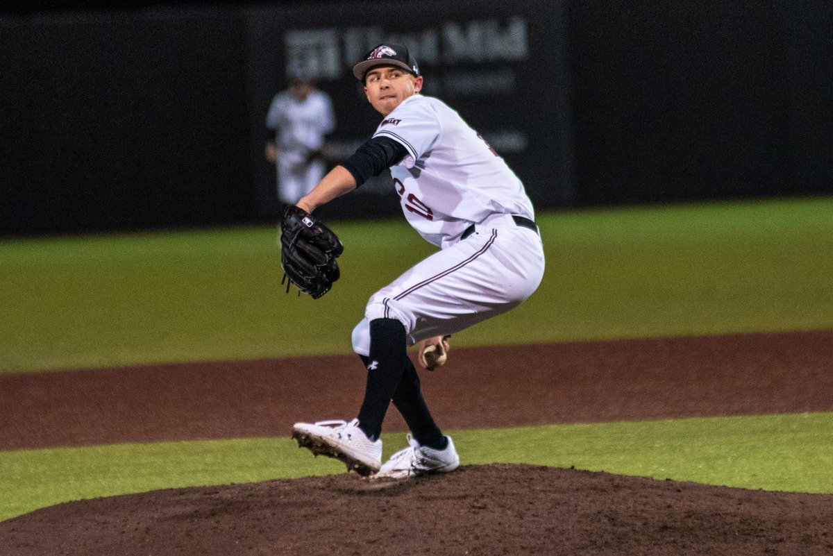 SIU_Baseball's tweet image. Big time pitching out of the 'pen.

» @JordanMGould10 | 1.2 IP | 3 H | 0 R
» @SteidlMatthew - strikeout to get us out of 1st/3rd in the 6th.

7th inning stretch time. (SIU 3, SEMO 2)
