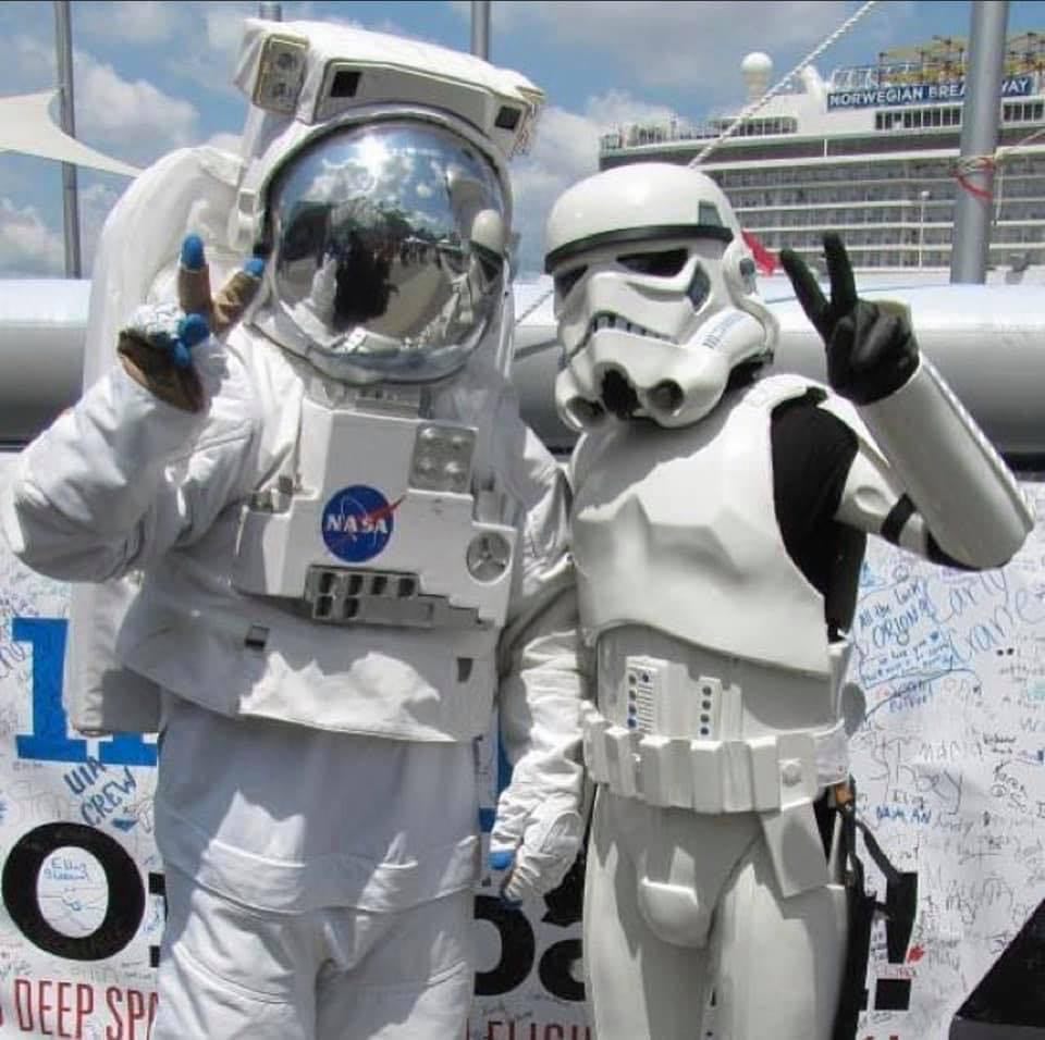501ECG's tweet photo. For today's #TrooperTuesday and Meet the Command Staff, we're featuring Greg Lee (TK-60918)! Greg is one of our Membership Liaison team. Thank you for keeping us looking sharp, Greg!
(TK-60918 is on the right.)
#StarWars #501stLegion #501ECG #EmpireCityGarrison #Official501st https://t.co/5Np9R6l0XF
